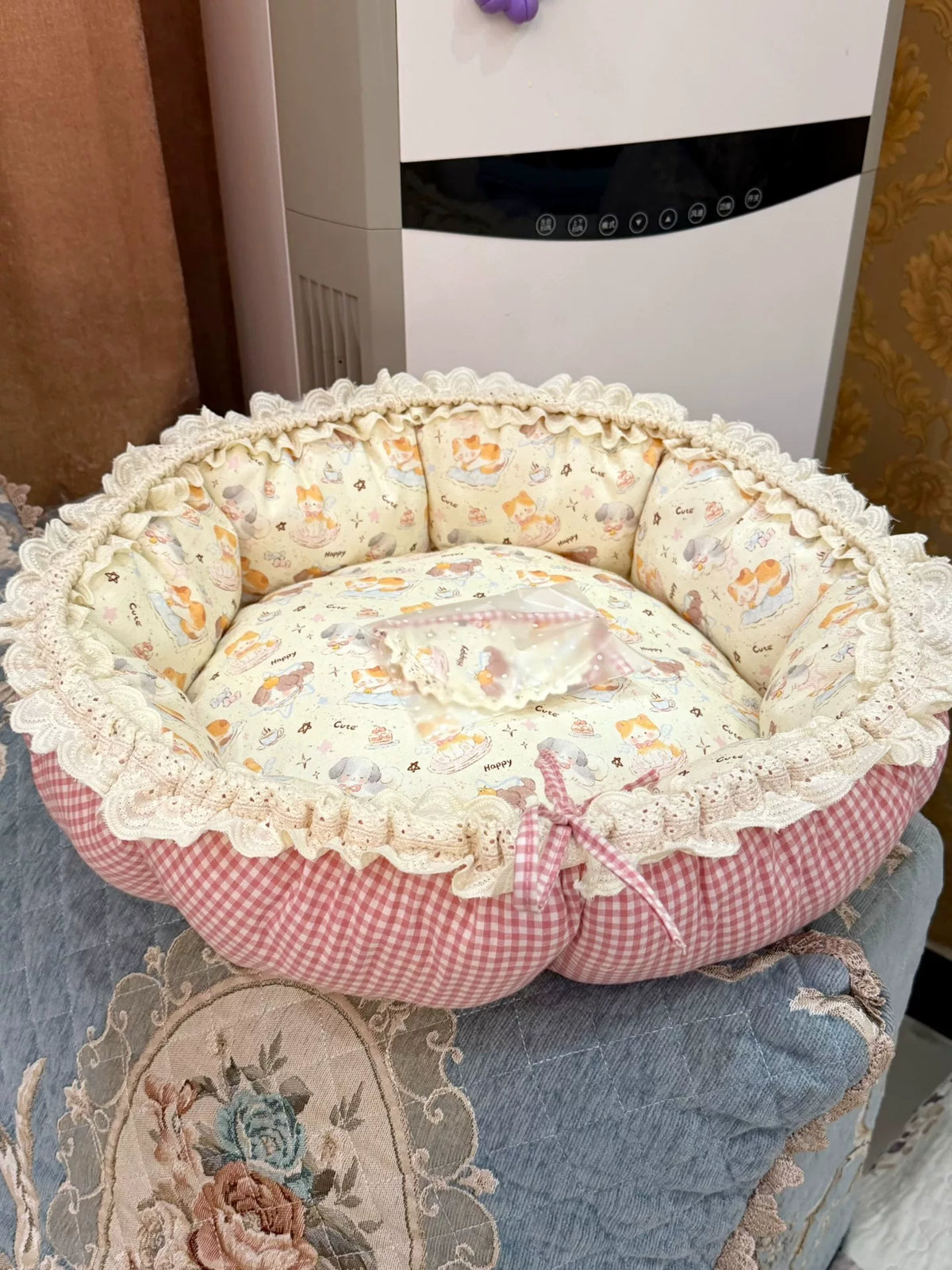 Reversible Cotton Cat Bed with Lace Trim
