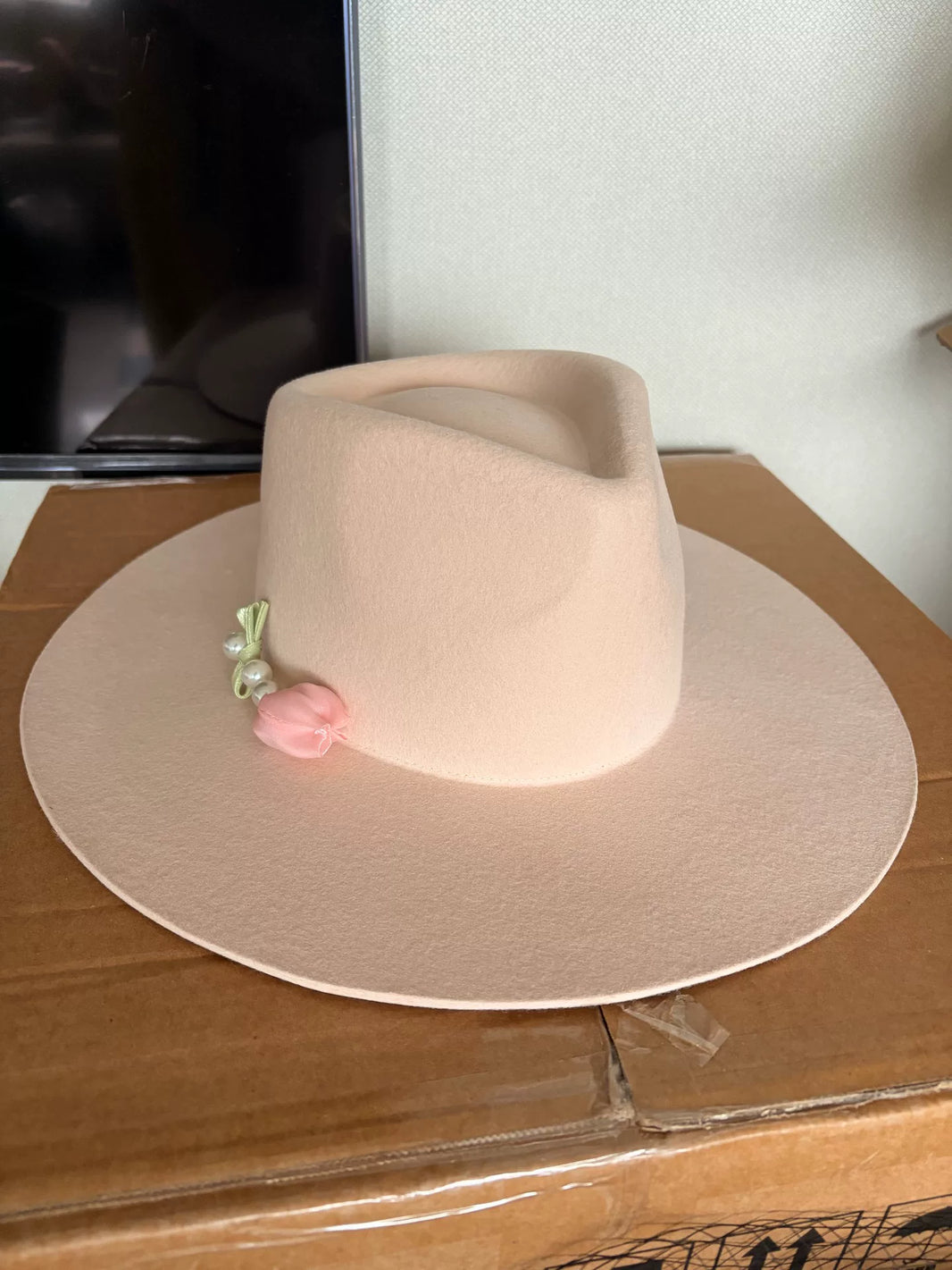 1084071848117 - Image 1