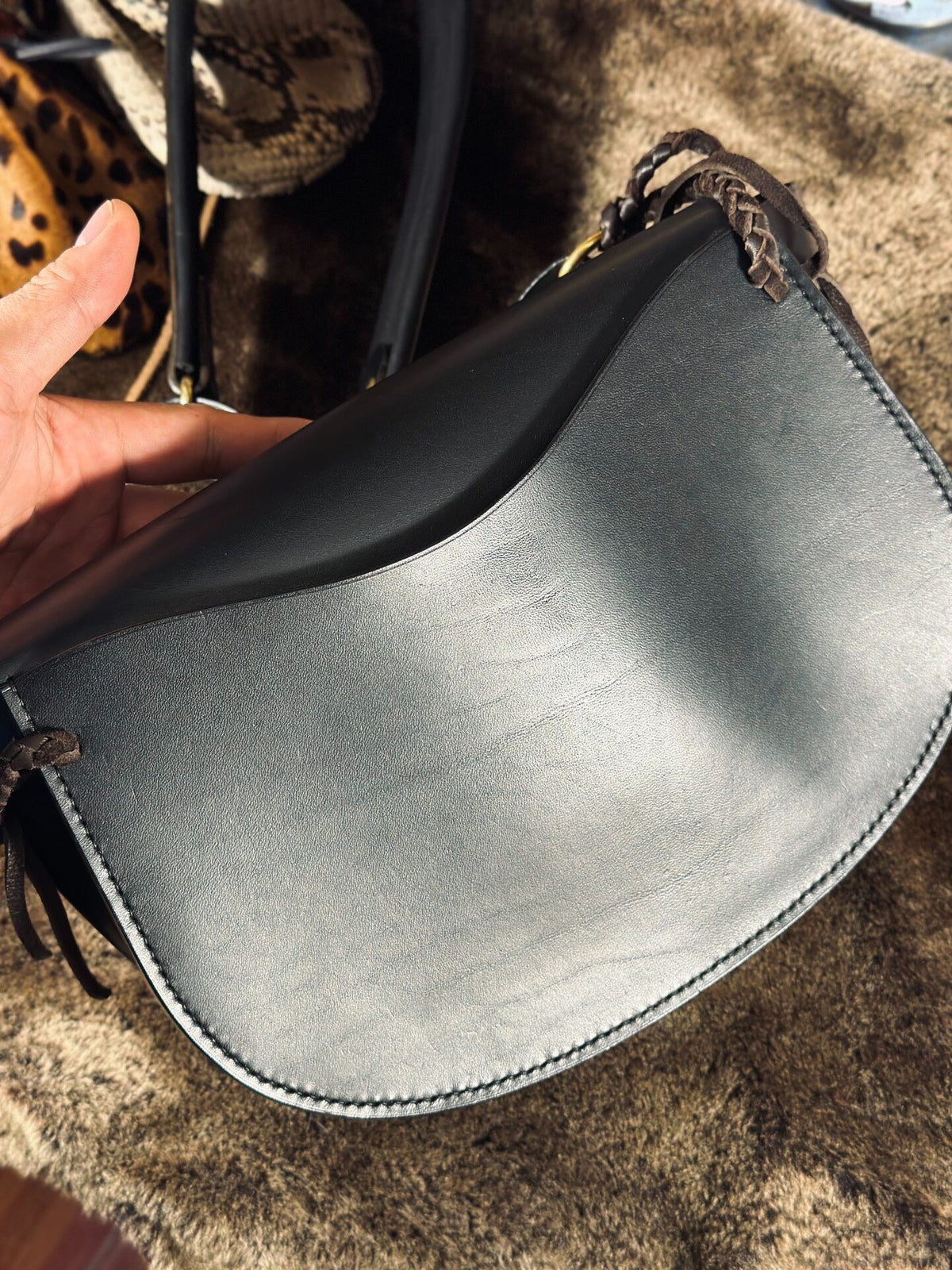 Vegetable-Tanned Leather Single-Shoulder Bag