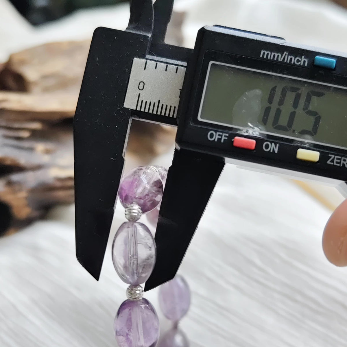 Armband mit violetten Phantom-Amethyst-Fassperlen