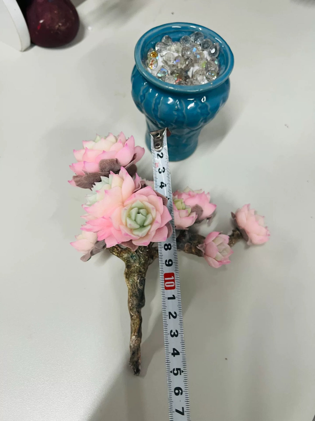 Rama de suculenta rosa en arcilla de resina hecha a mano