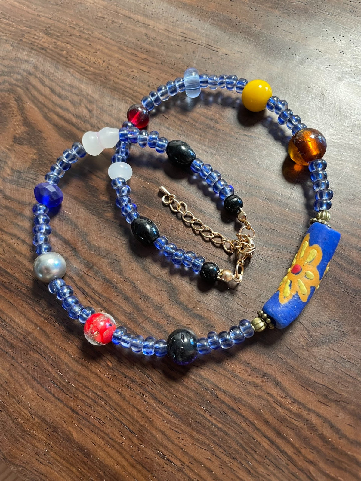 Handgemaakte blauwe glazen kralketting