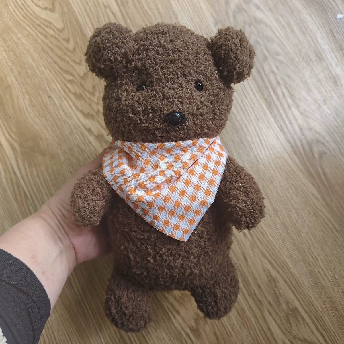 Handgemaakte knuffbeer van sokkenstof