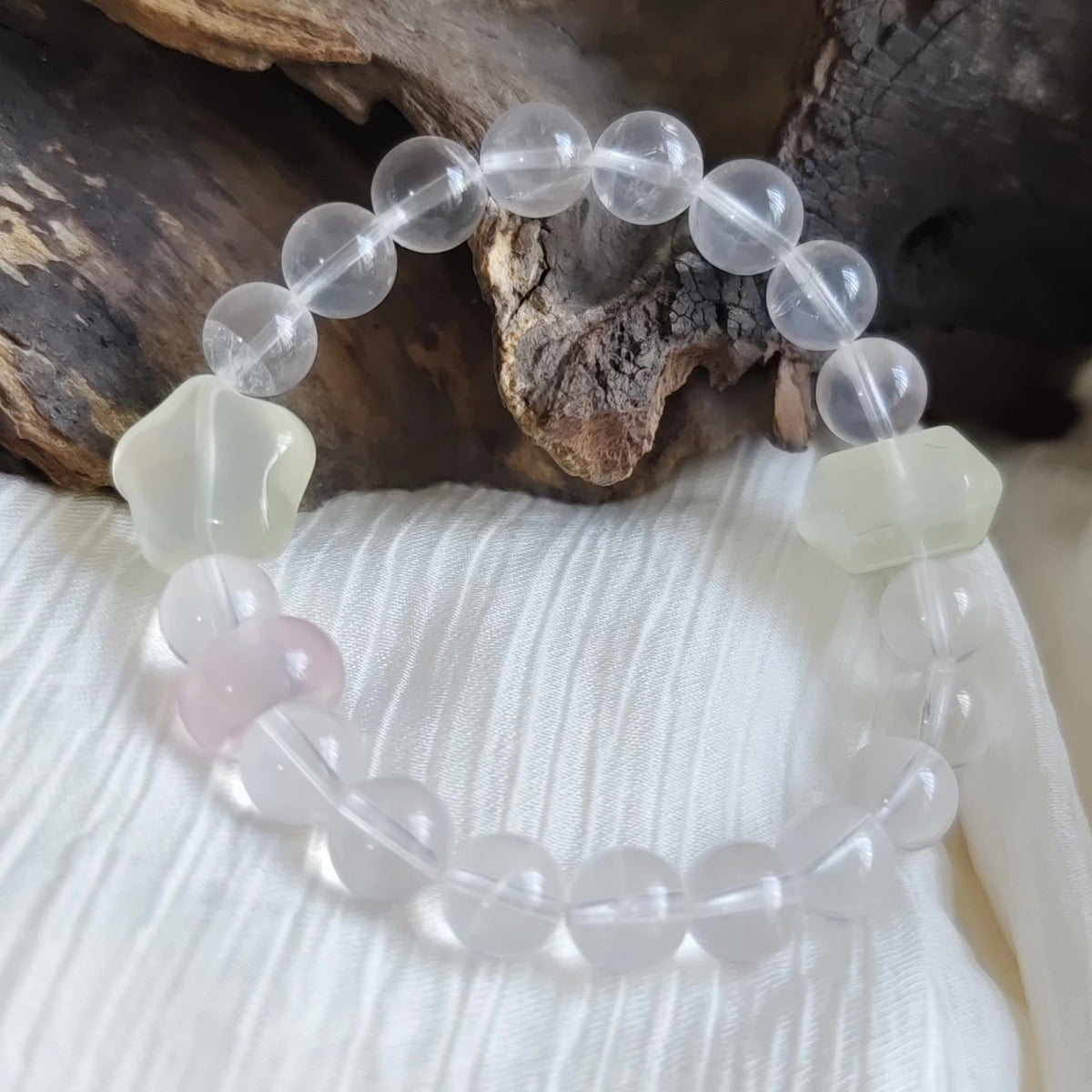 Pulseira de Contas de Cristal Branco-Leite com Estrela Amarelo-Limão