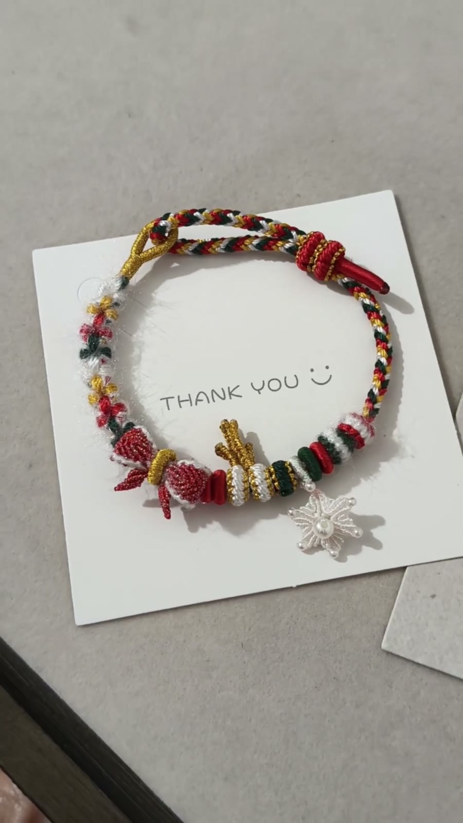 Handgevlochten Kerstomarmband Rood Goud Groen Wit