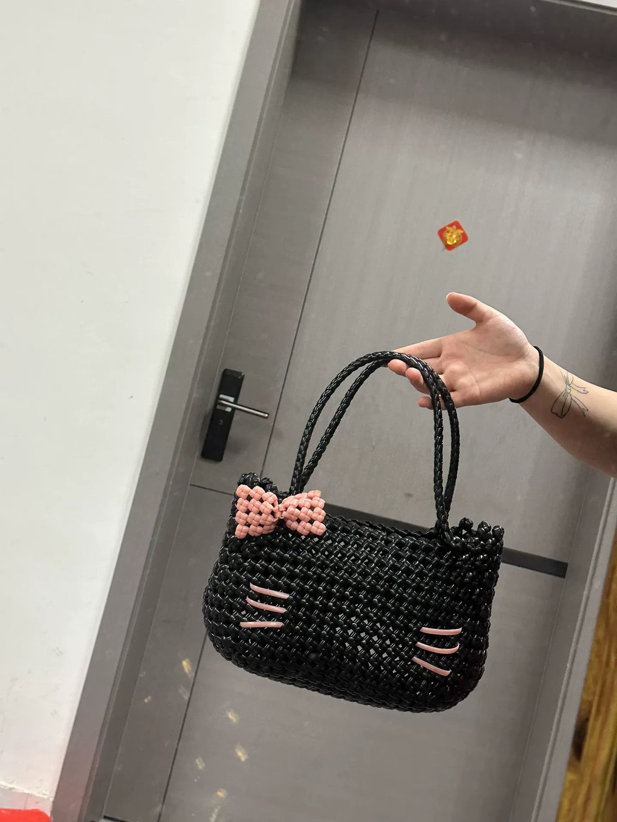 Saco Transversal Hello Kitty Preto e Rosa Feito à Mão