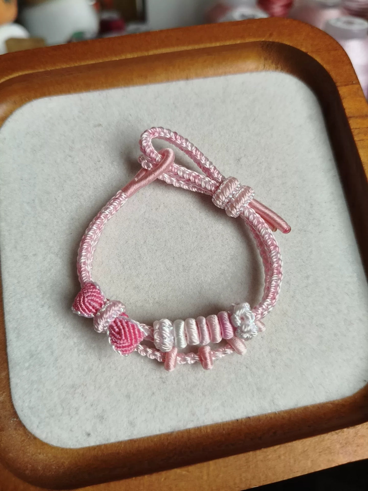 Handgegewebtes Kordarmband in Pink-Weiß-Verlauf