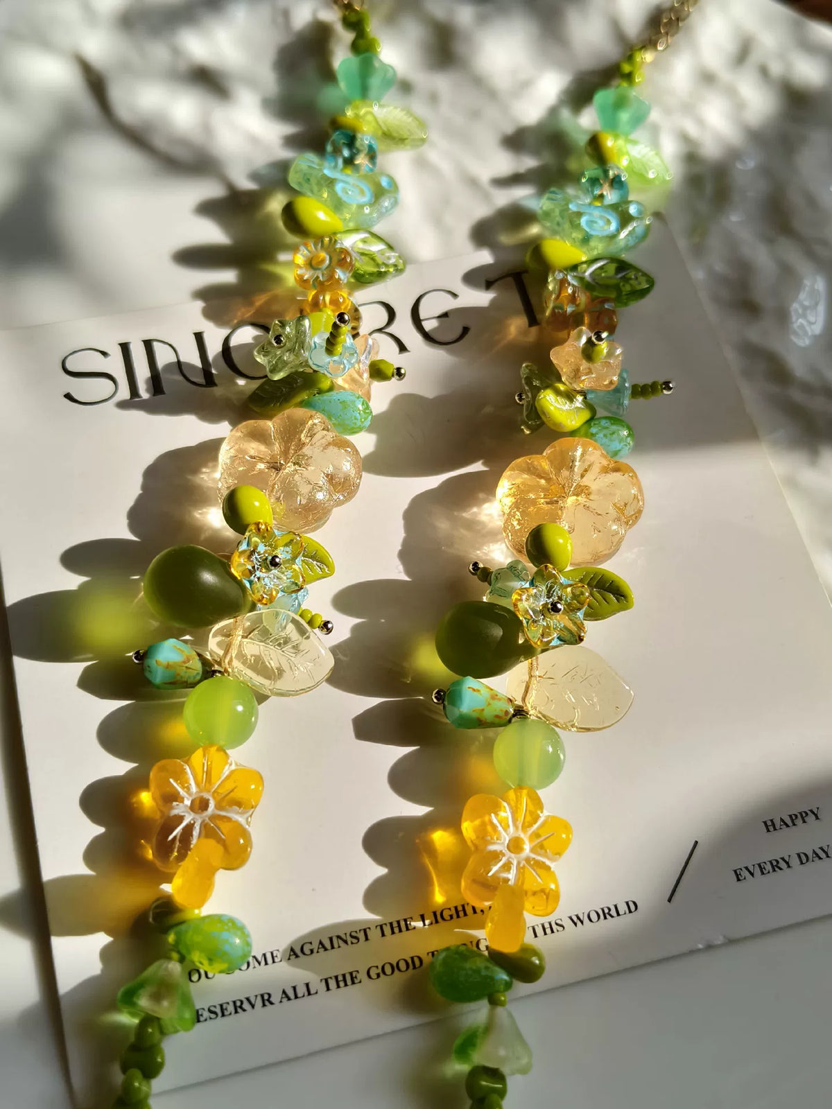 Bracciale con perline di vetro boemo in verde giallo blu