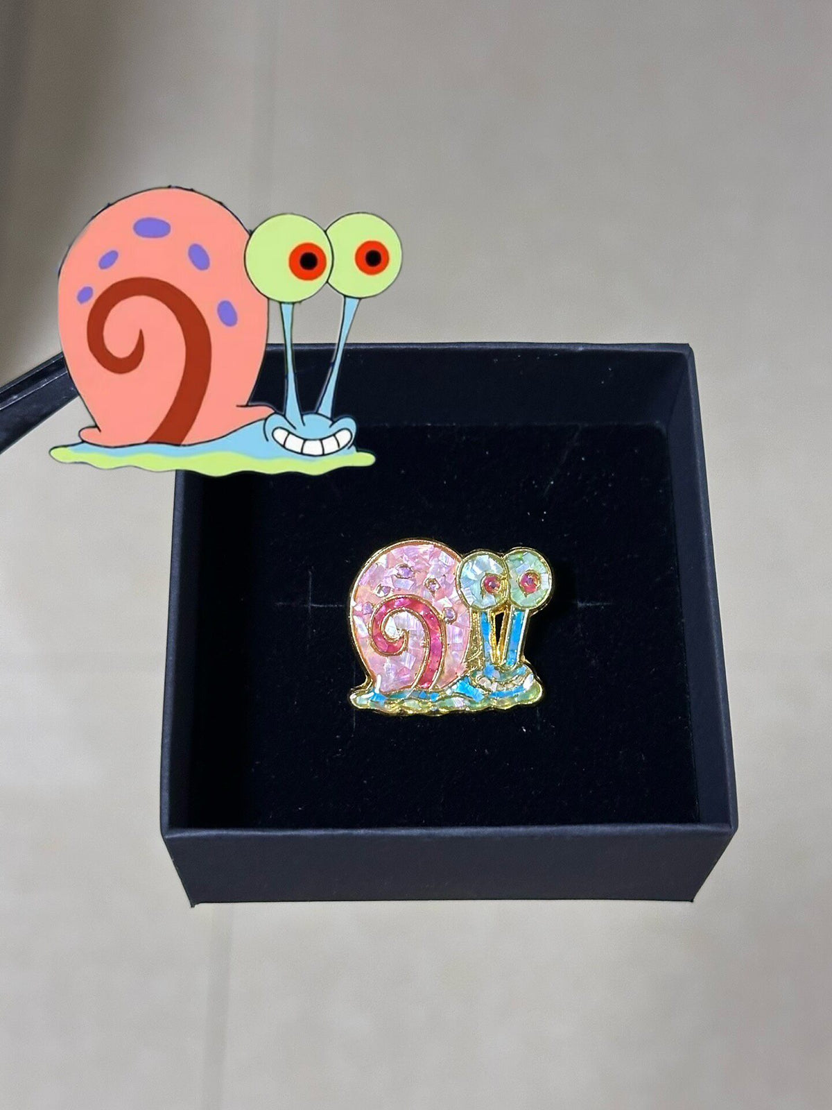Mother-of-Pearl Snail Brooch Magnet