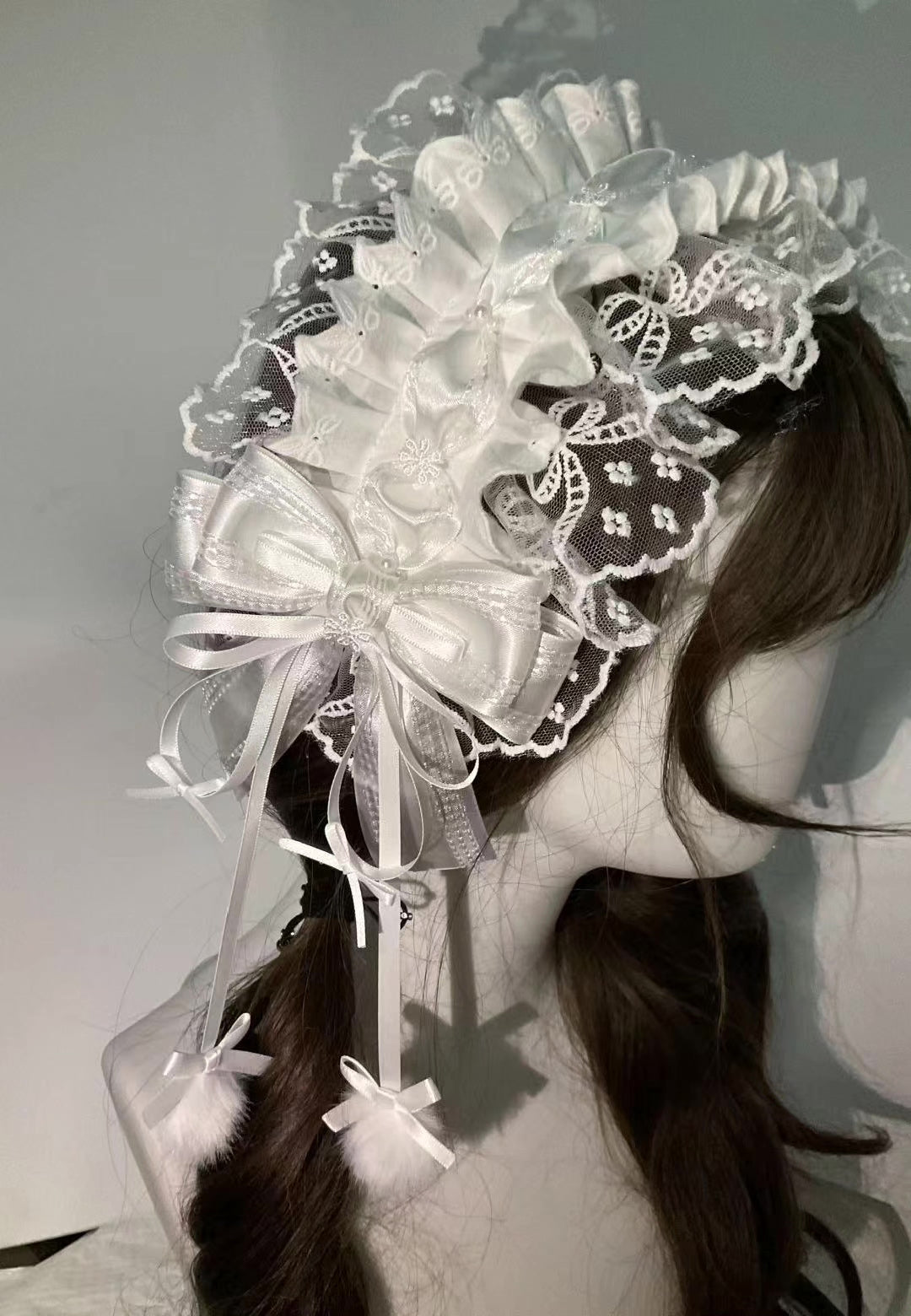 Diadema Lolita blanca artesanal con velo desmontable