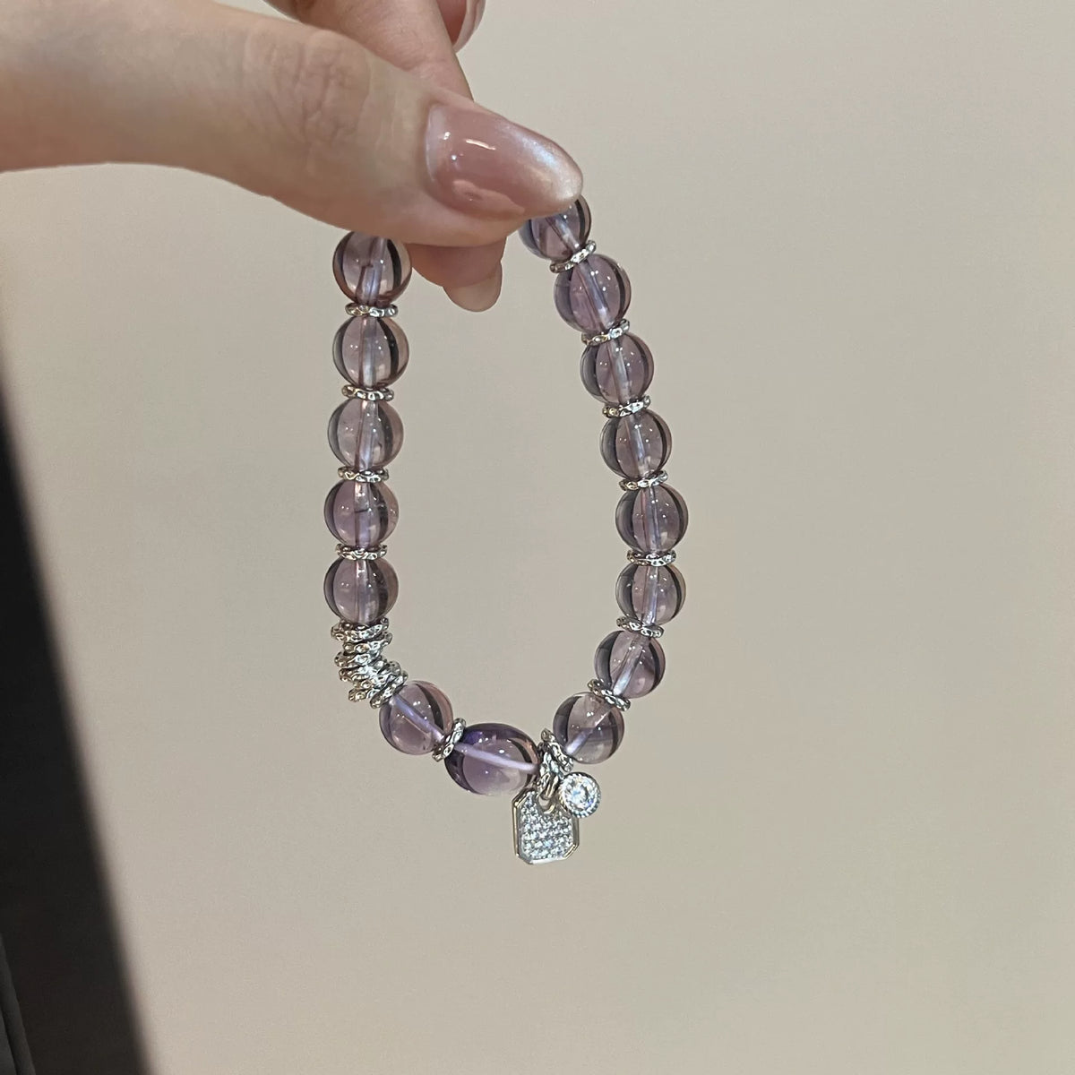 Bracelete de Contas de Ametista com Berloques em Prata de Lei S925