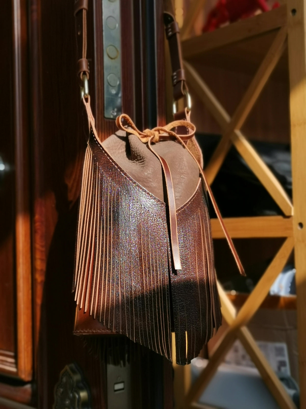 Pflanzlich gegerbtes Rindsleder Fransen-Beutel Schultertasche