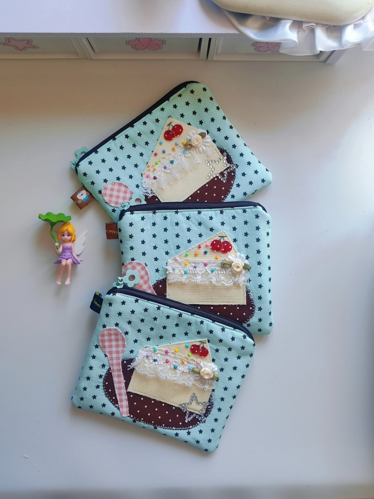 Monedero de tela con tarta y estrellas menta