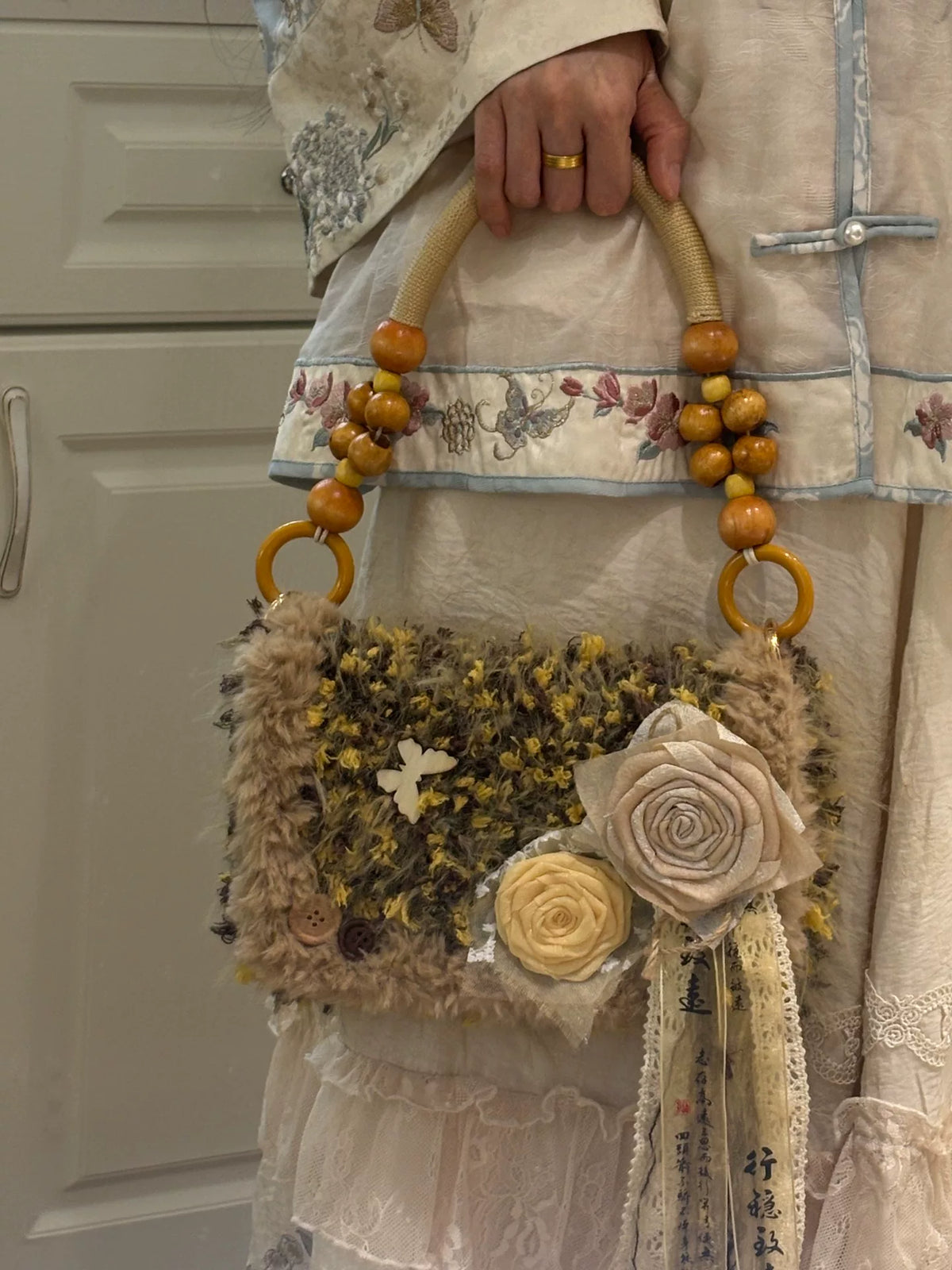 Handgehäkelte Kunstfell-Handtasche