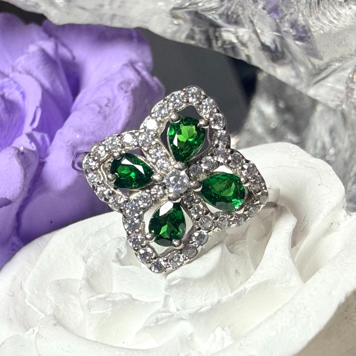Anello aperto trifoglio in tsavorite verde e argento 925