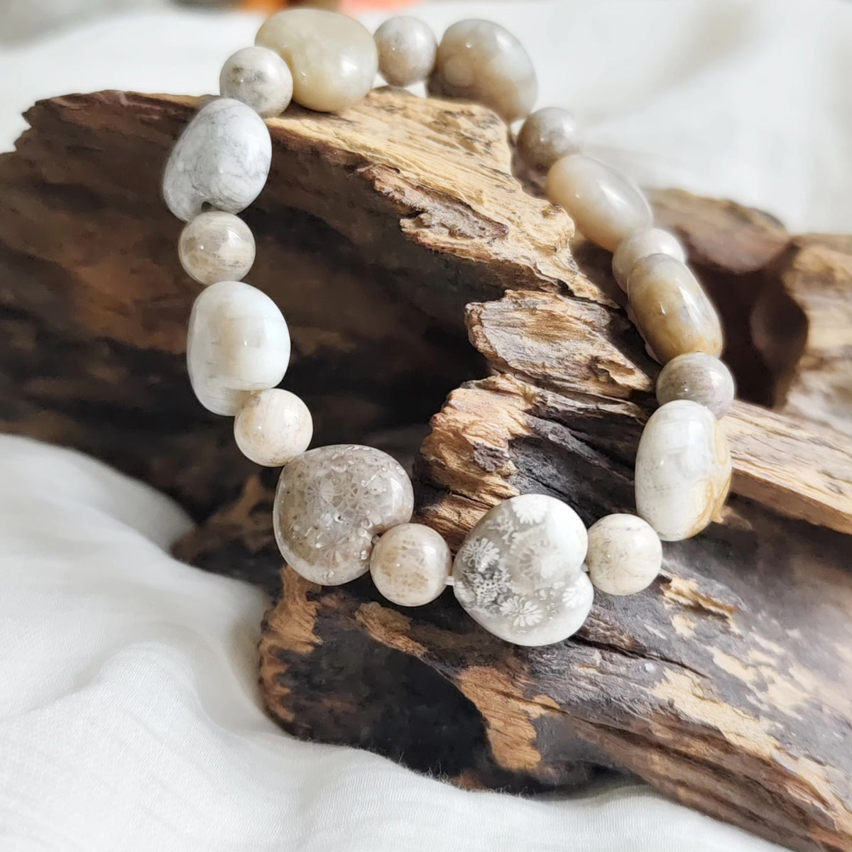 Bracelet en perles de jade corail cœur Gris et Miel