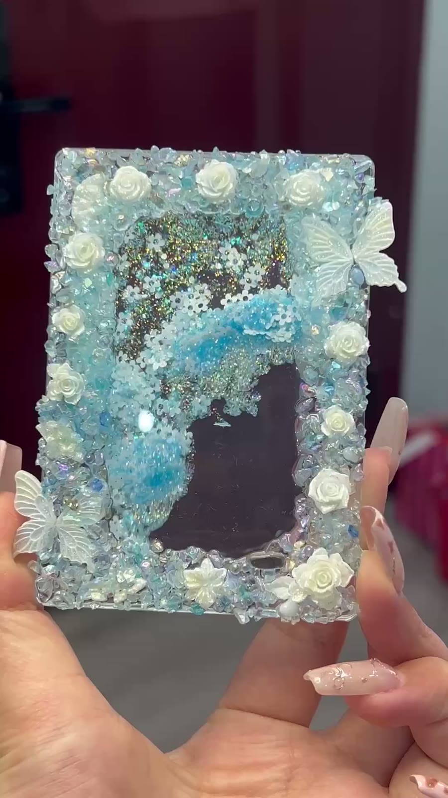 Blå och vit Quicksand korthållare med glitter