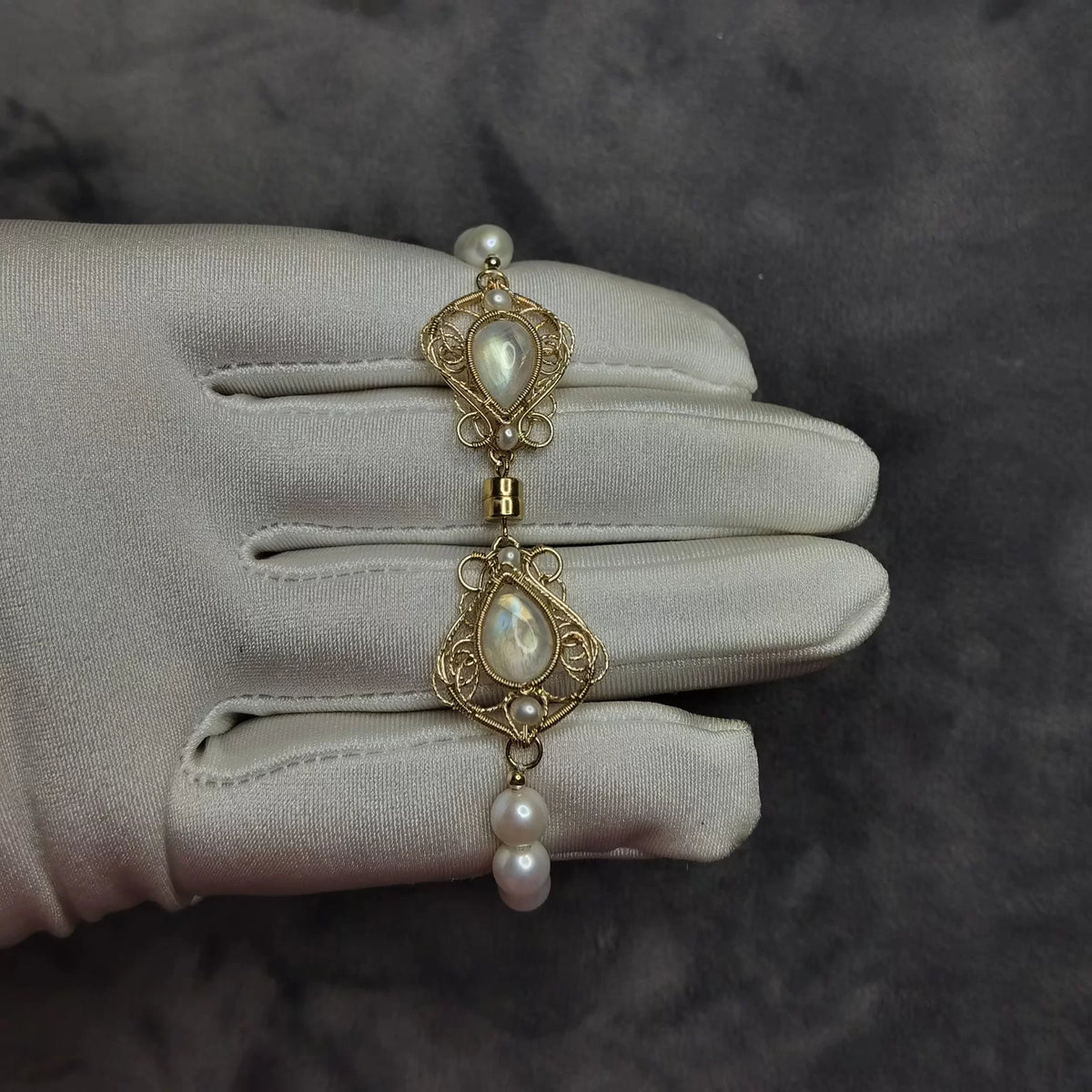 Pulsera de Piedra Luna y Perlas en Oro de 14k