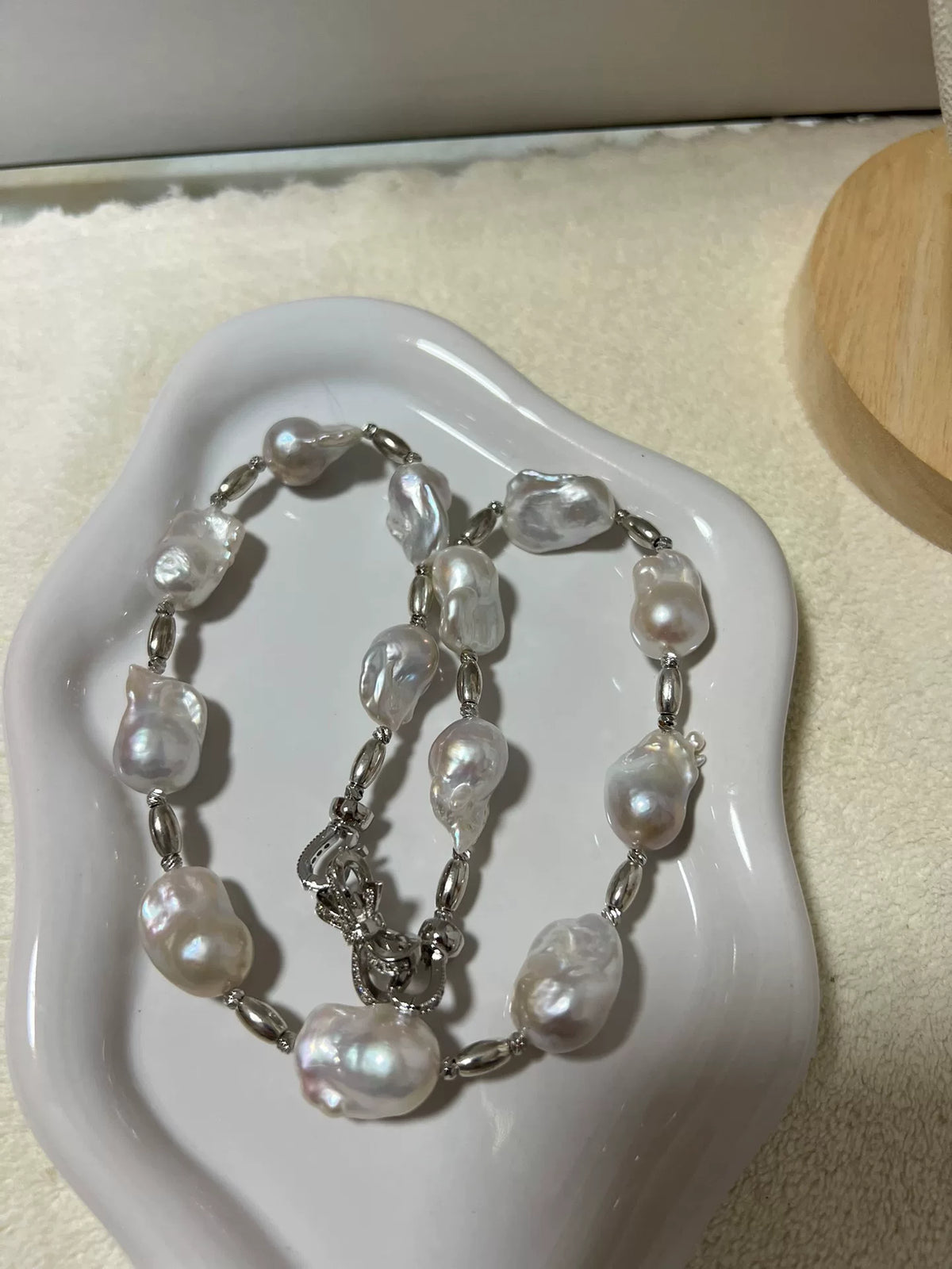 Collana con Perle Barocche Fatta a Mano con Inserti Argentati