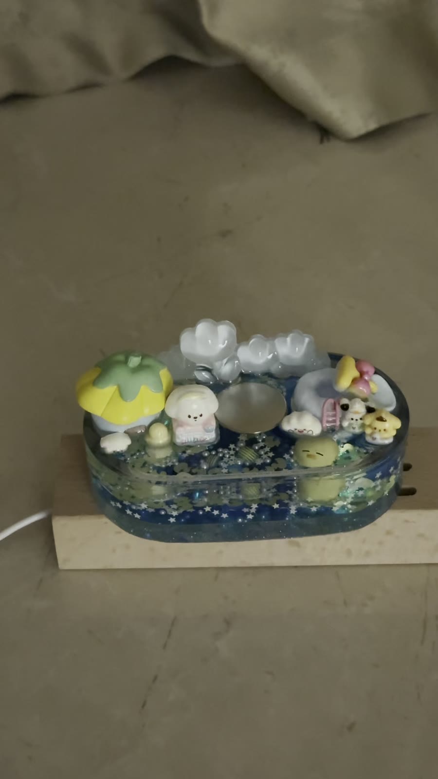 Hars Diorama Nachtlamp met Houten Basis