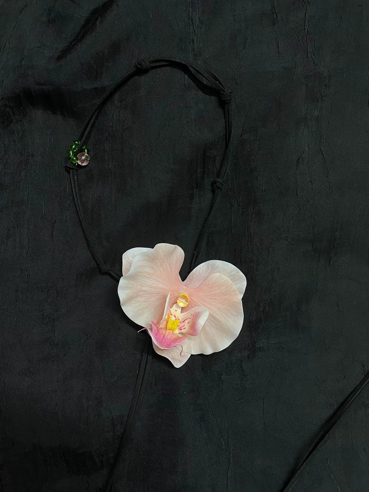 Collar choker de orquídea 3D con cordón negro de 110 cm