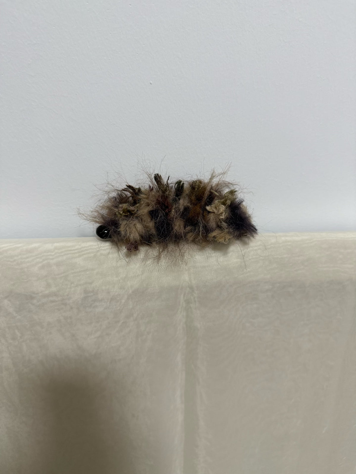 Pinza de pelo tipo plátano en pelo sintético suave