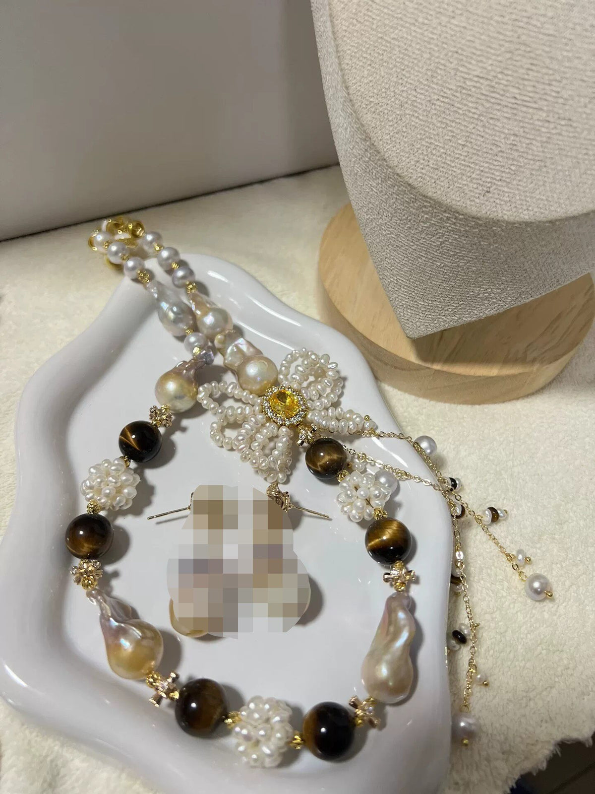 Baroque Pearl Tiger Eye Design Necklace