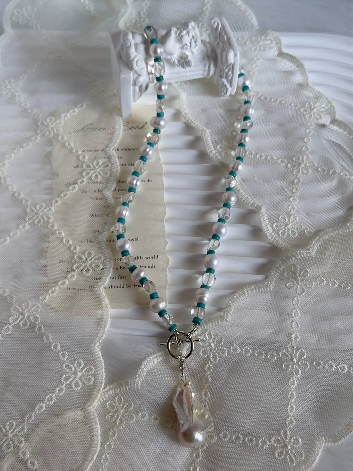 Collana con perle, cristallo e turchese