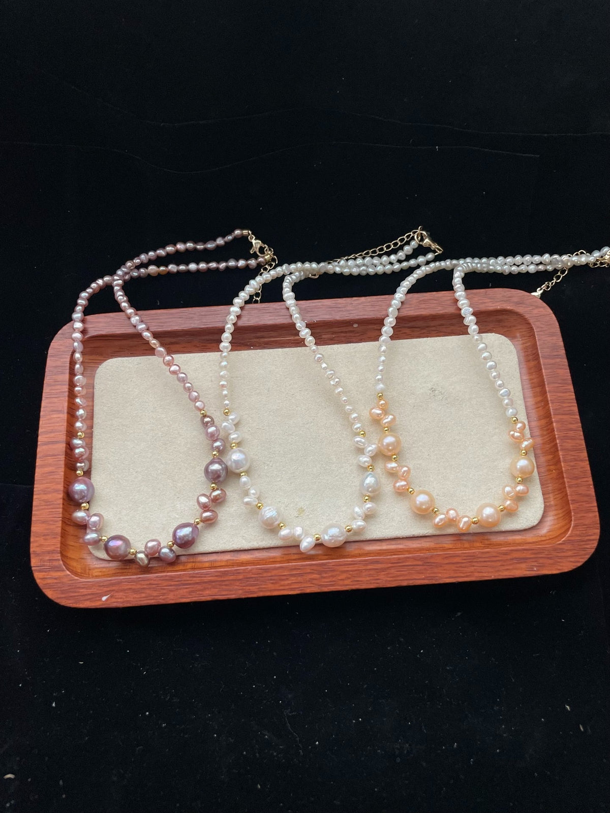 Collier ras-du-cou en perles naturelles