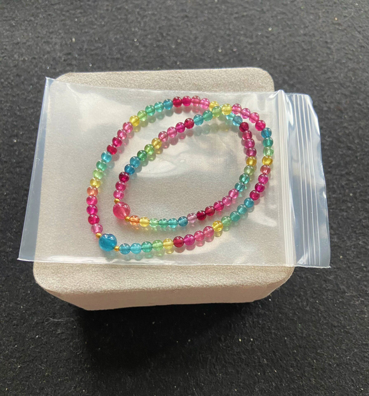 Pulseira de Contas Turmalina Arco-Íris 4-6mm