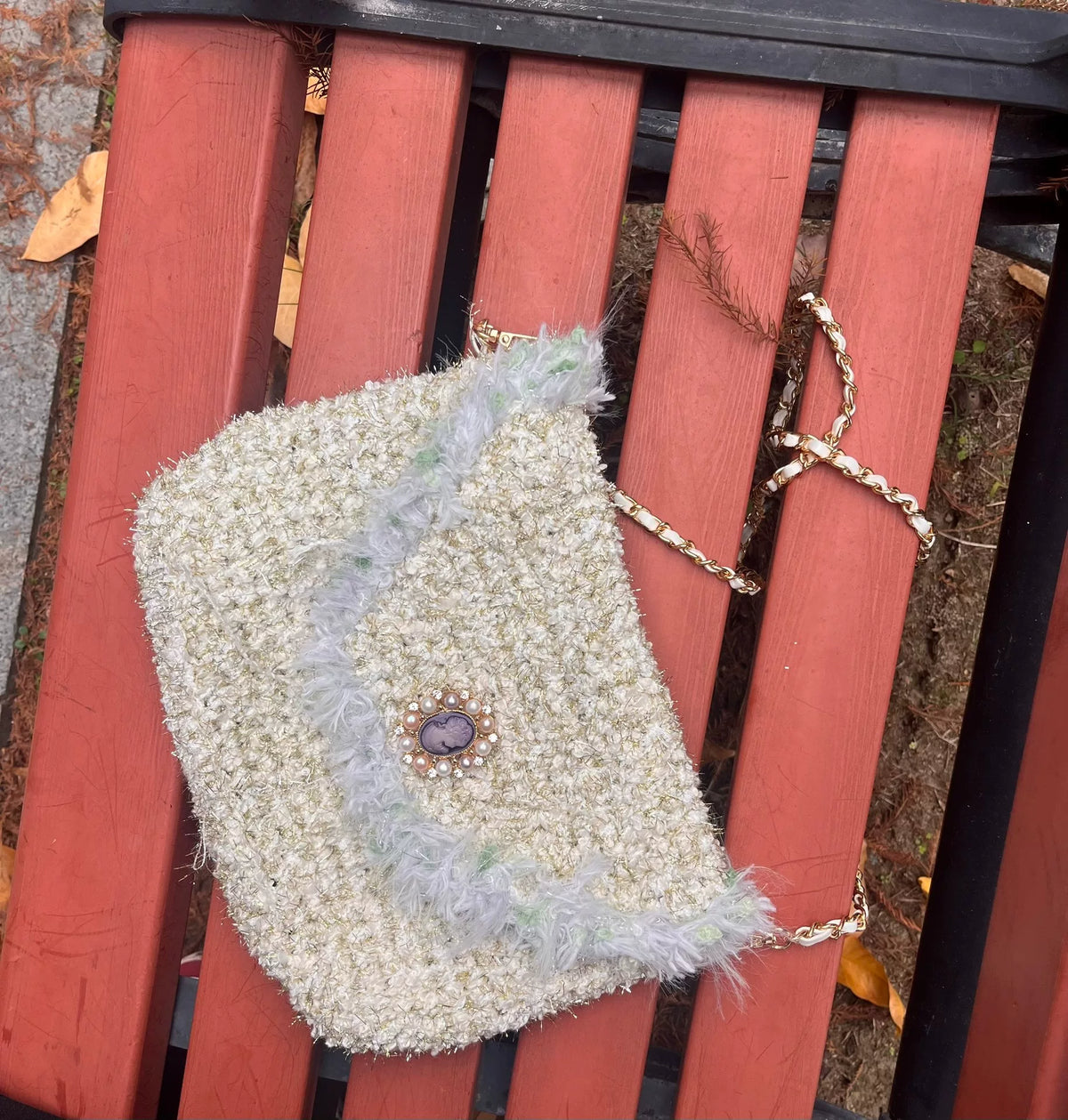 Sac à bandoulière en bouclé crème à éclat doré