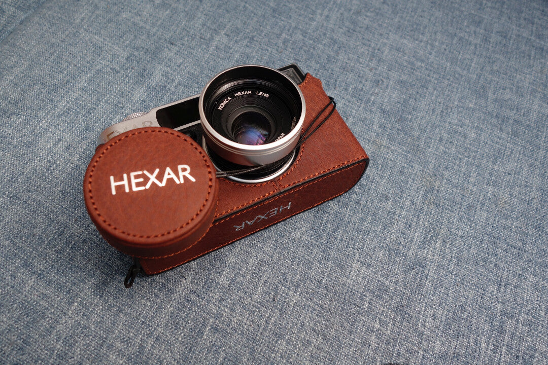 Halvfodral och objektivlock i läder för Konica Hexar AF