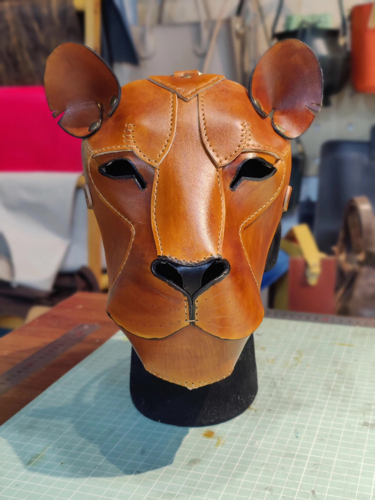 Masque Doberman en cuir avec sangles ajustables