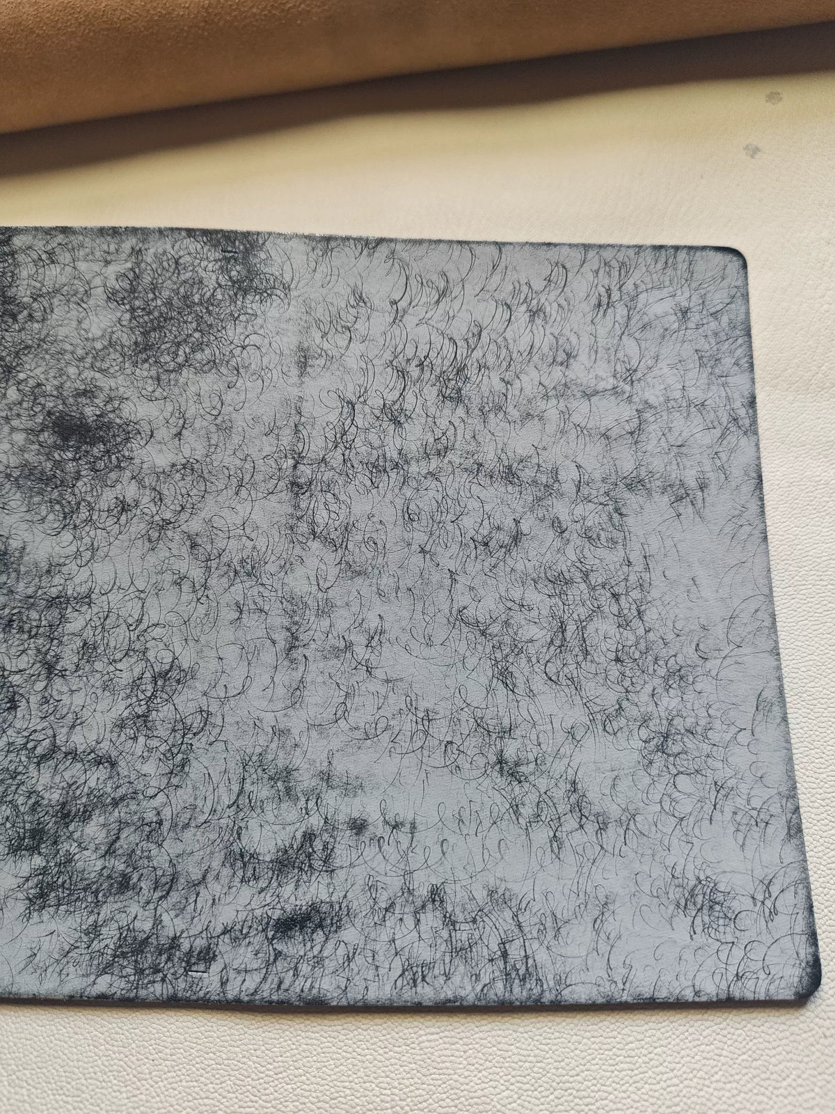 Copertina per taccuino A7 in pelle con cera nera e 13 anelli