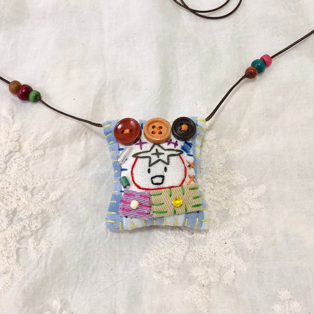 Collier pendentif tomate cousu main