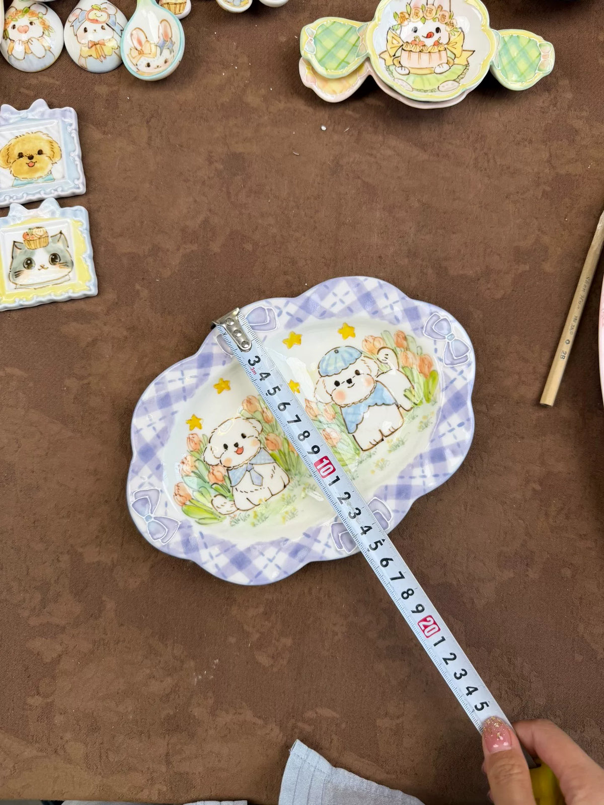 Piatto diviso in ceramica fatto a mano con disegno di cane Bichon
