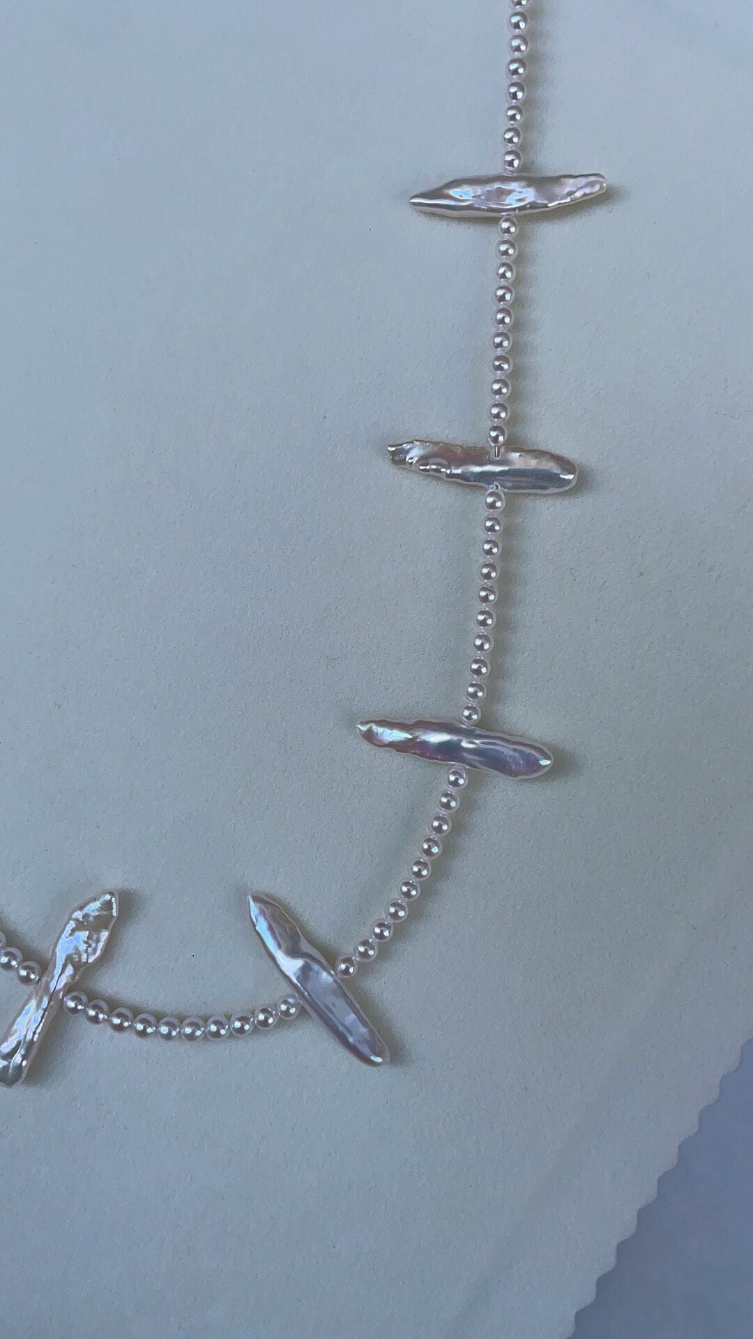 Collier en perles d'eau douce et baroques argent