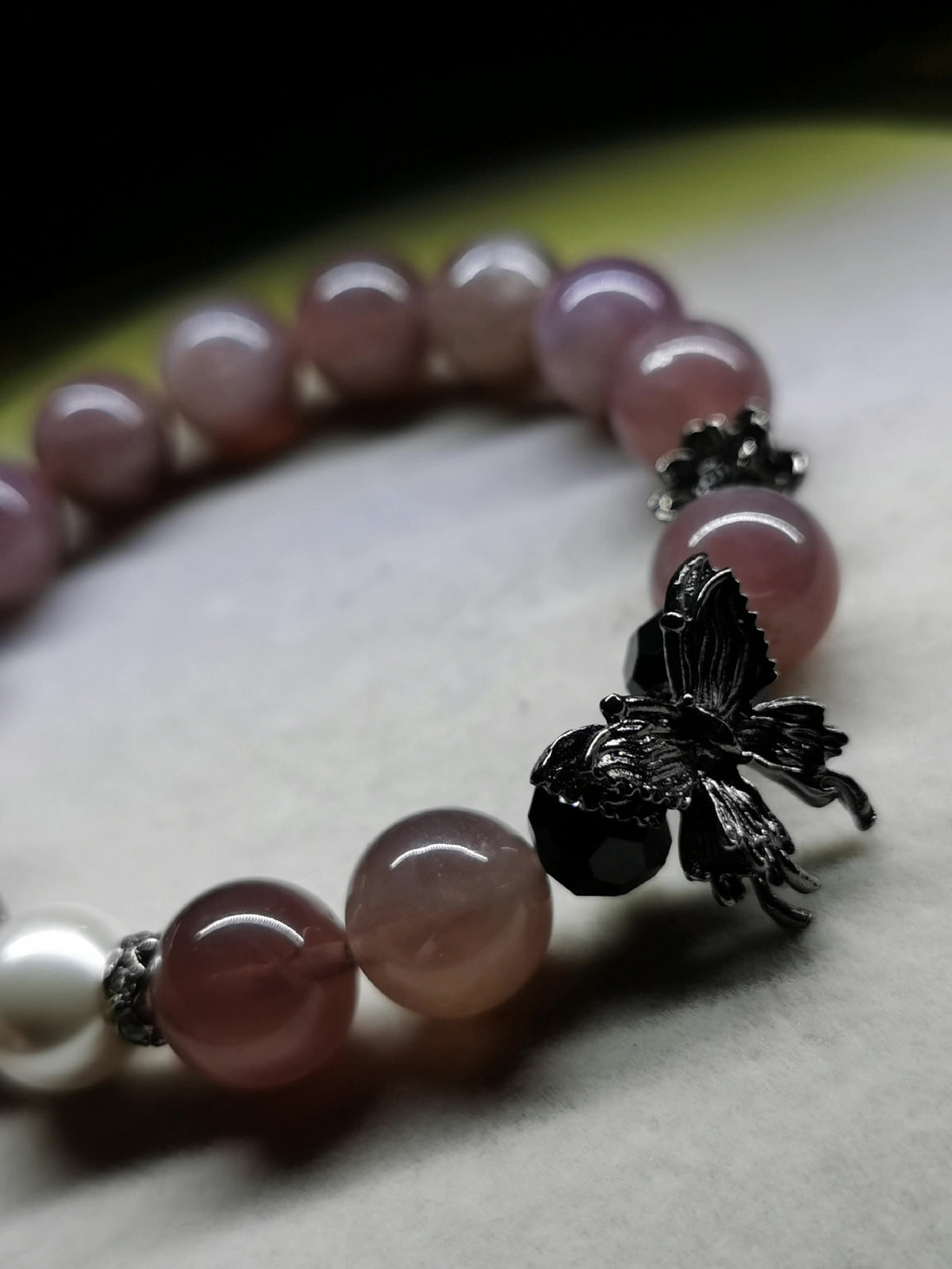 Erdbeerquarz Perlenarmband Violett 10mm