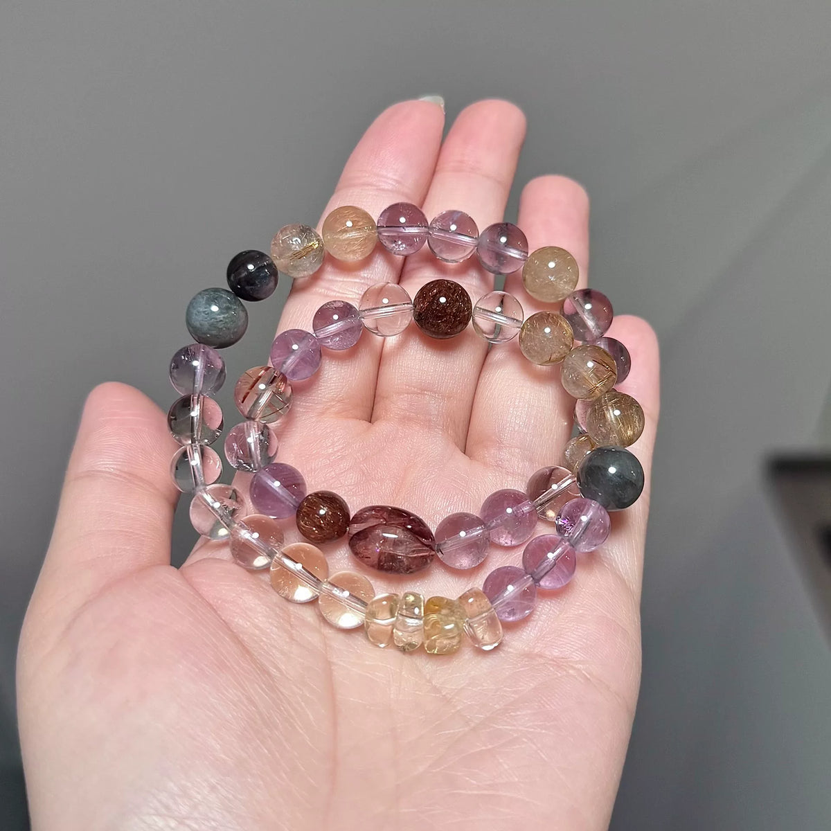 Pulsera de cristal de cuarzo rutilado dorado y amatista