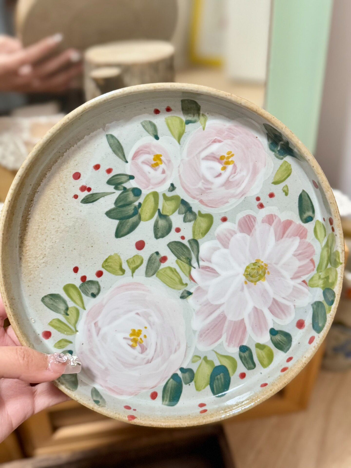 Handbemalter Keramikteller mit Blumenmotiv 20cm