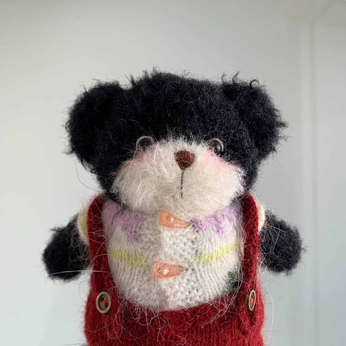 Figura de Urso de Peluche Preto Tricotada à Mão