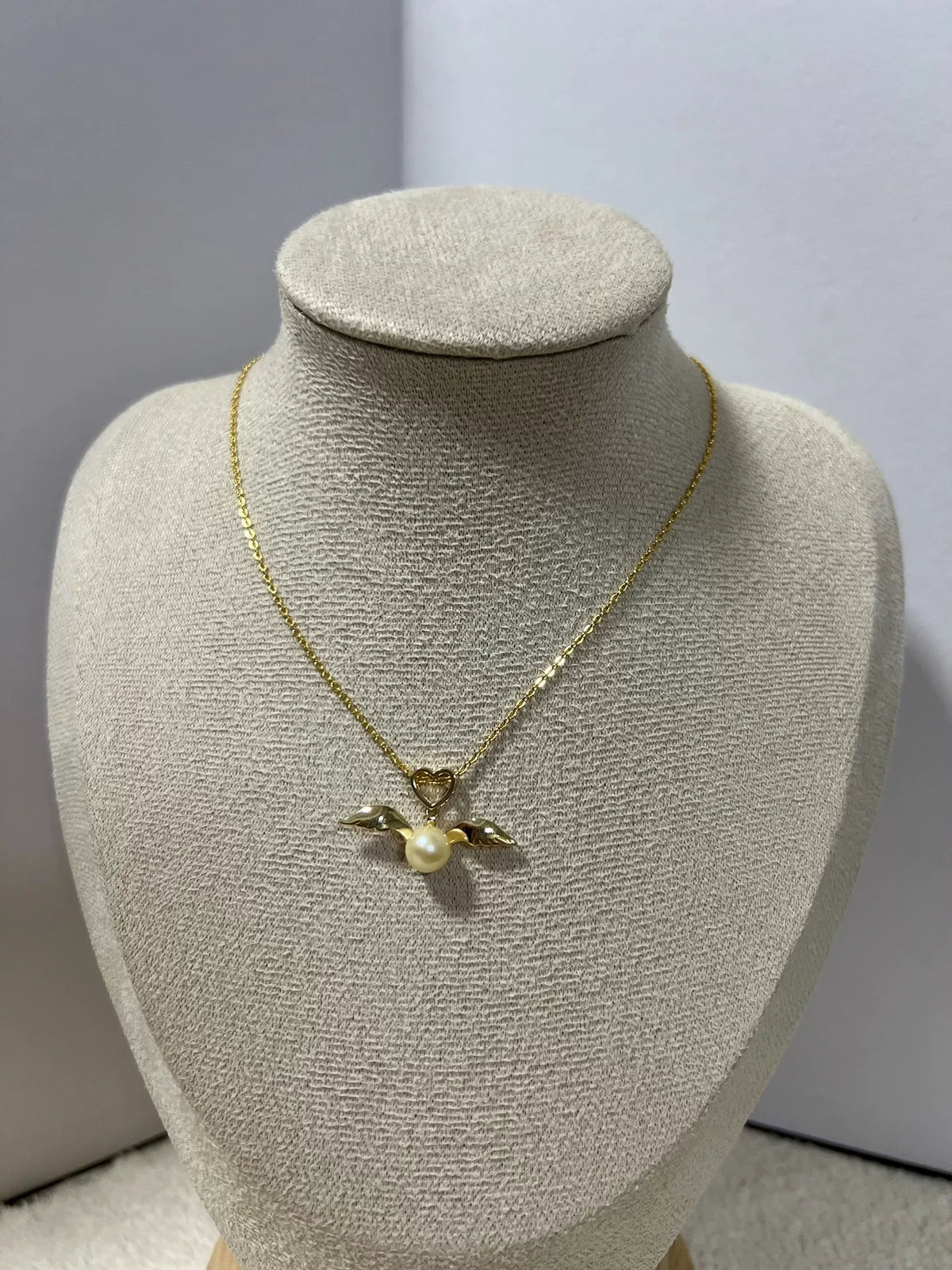 Collier Pendentif Cœur Ailé et Perle Or