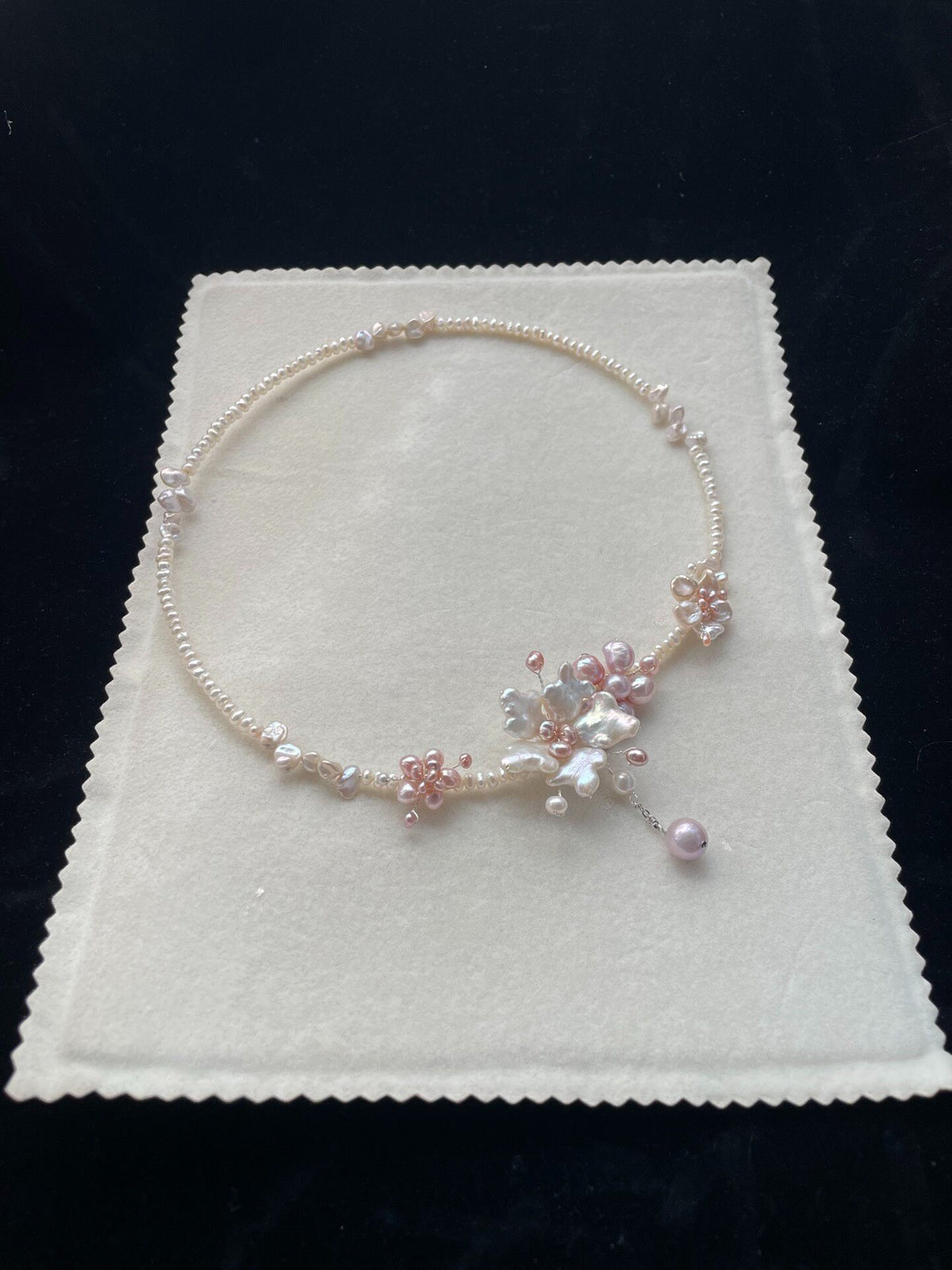 Collier en Perles Naturelles Design Fleur de Lys