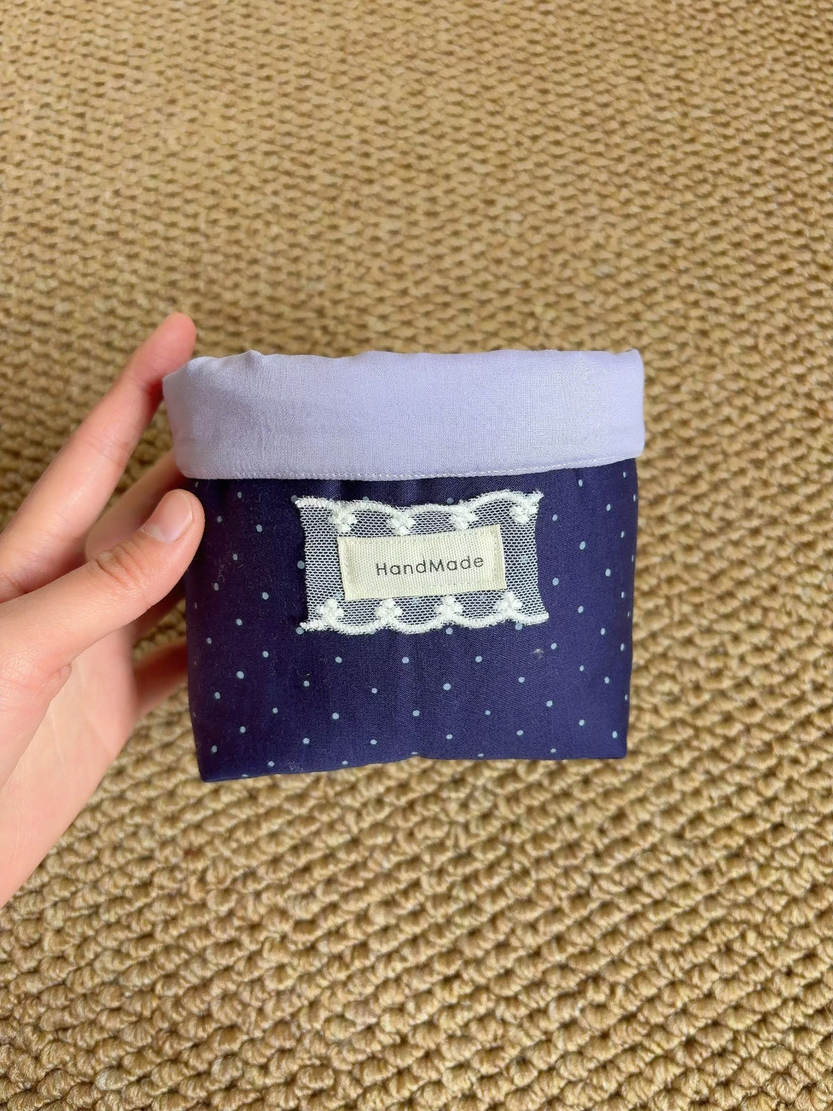 Cilindro contenitore da scrivania blu navy a pois