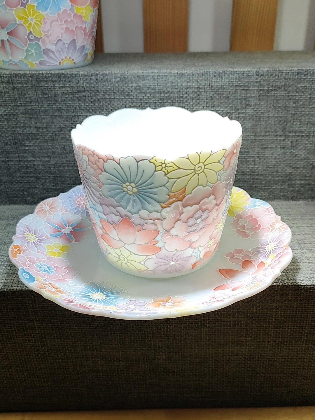Juego de Taza y Plato de Porcelana Floral Pintado a Mano