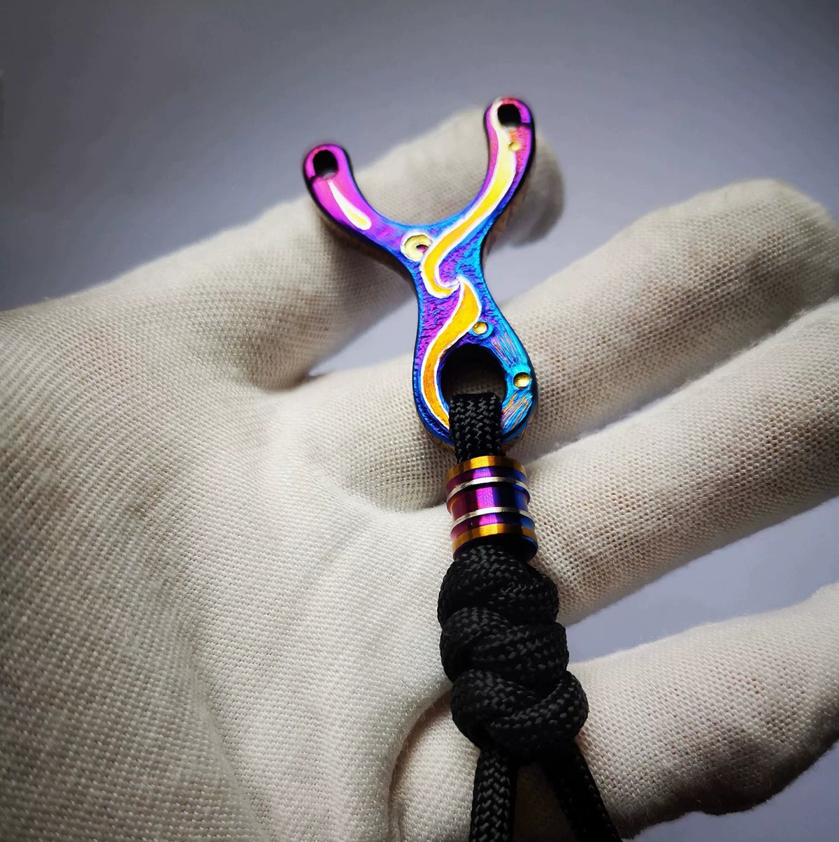 Titanium mini-katapulthanger sleutelhanger