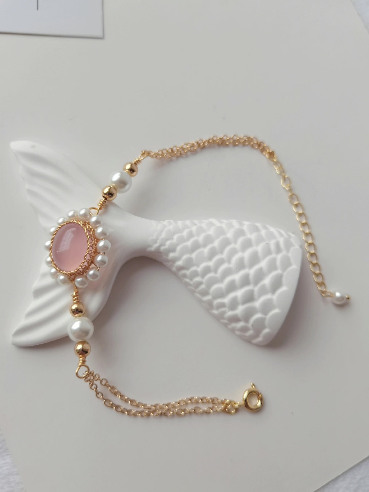 Rozenkwarts Armband met Draadwerk