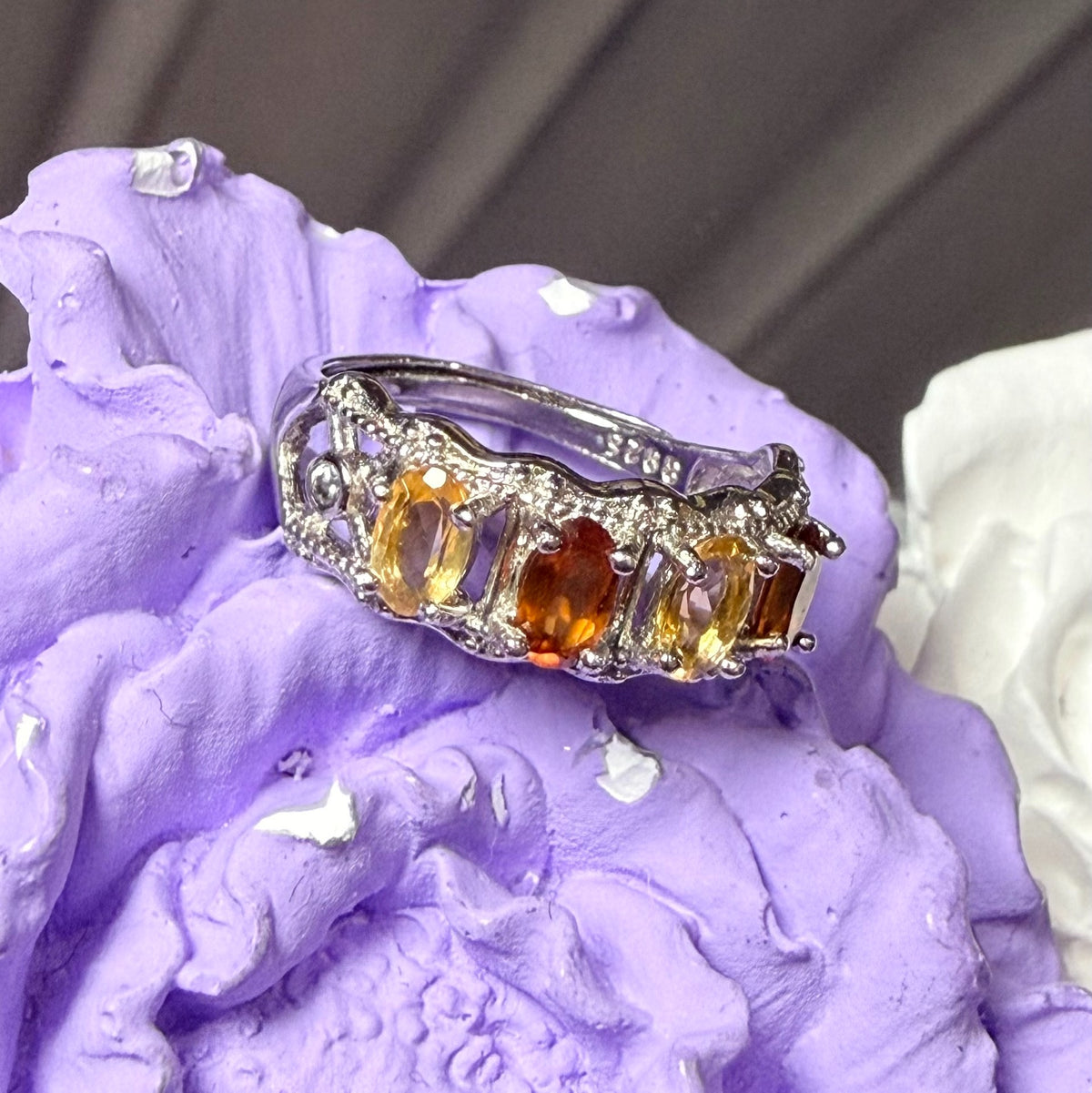 Sterlingsilber-Ring mit Durchbrucharbeit, Quarz und Granat