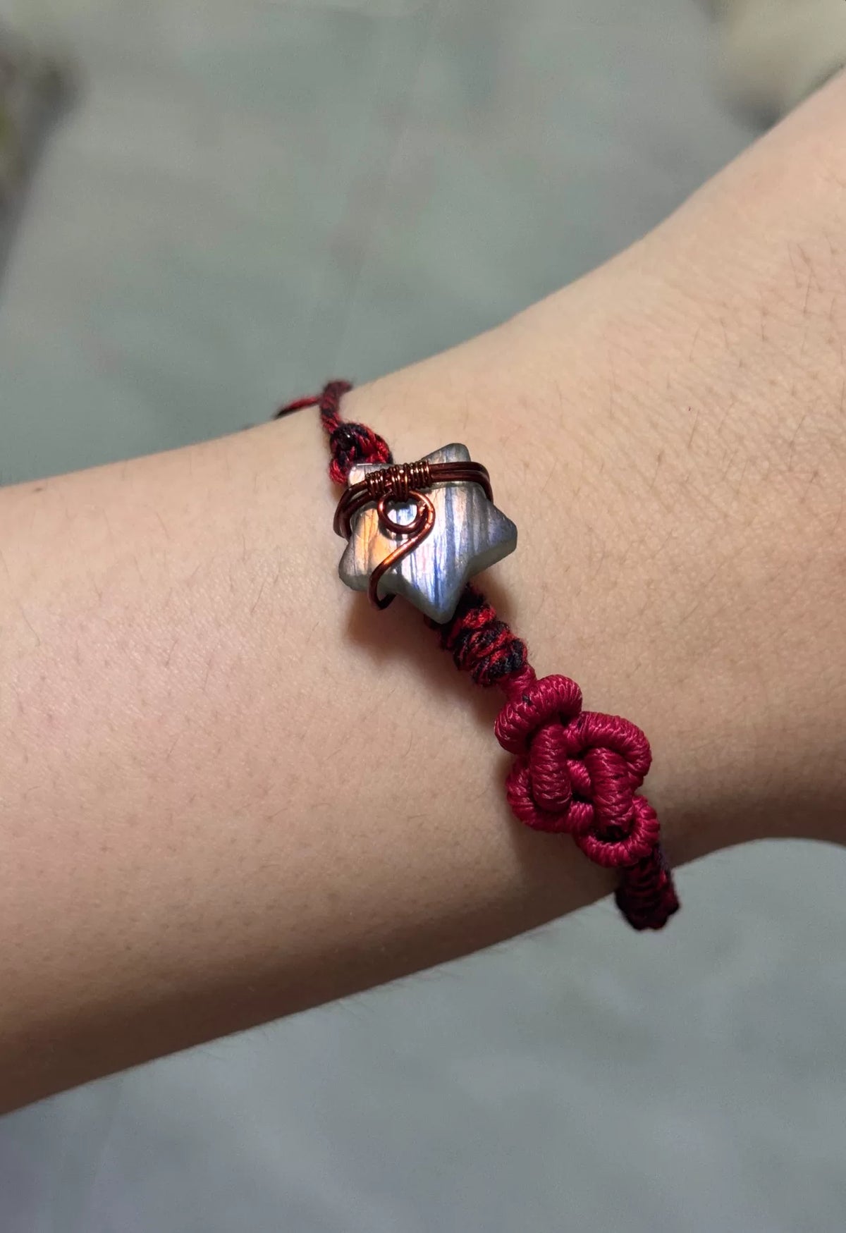 Labradorit-Armband mit geschnitztem Stern und Ruyi-Knoten
