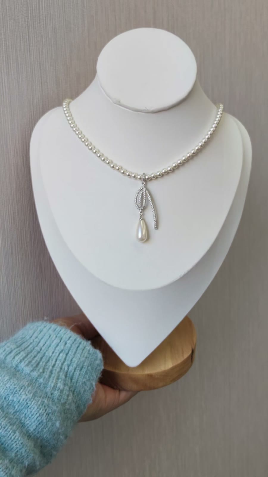 Teardrop Pearl Bow Pendant Necklace